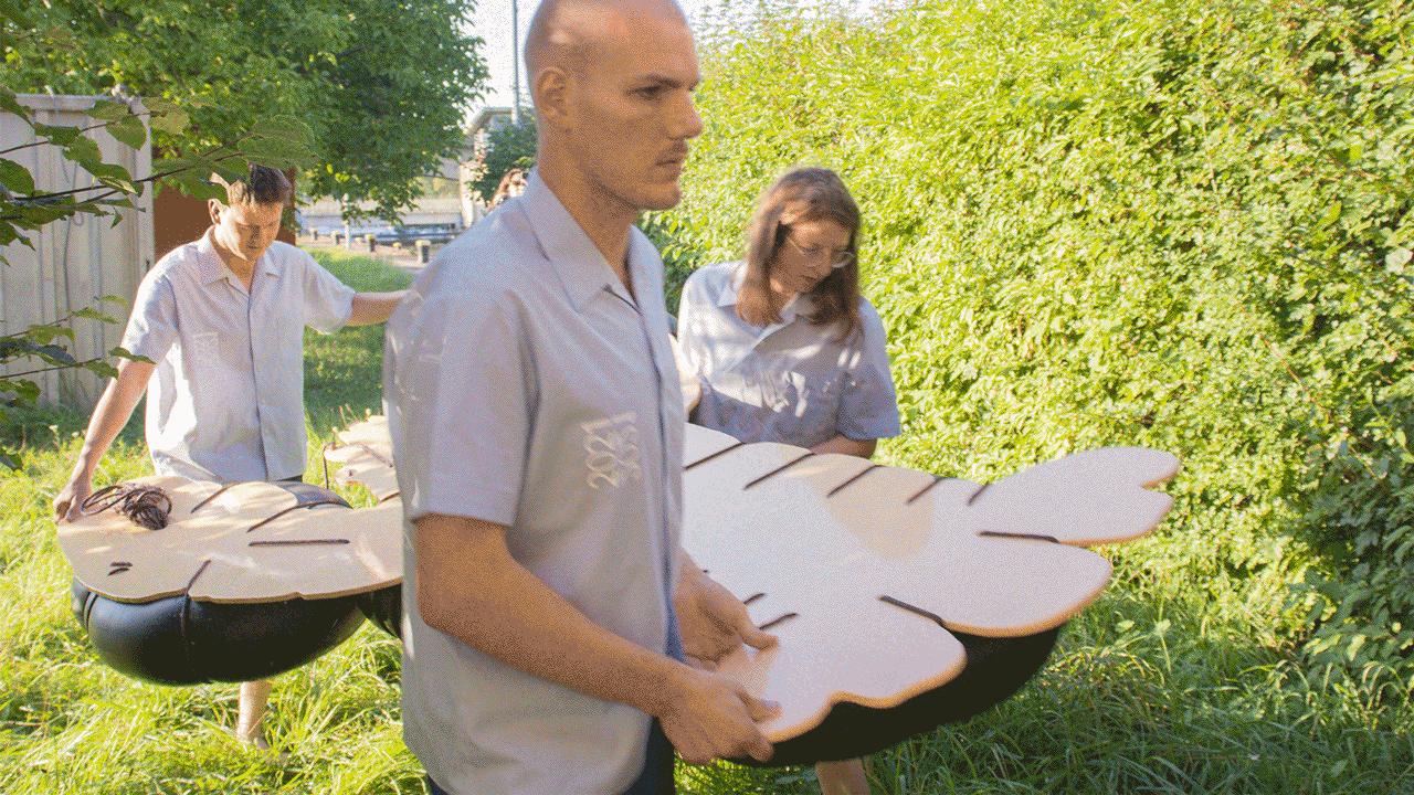 Performance of the Para Sites amphibious object during CURRENT Festival Stuttgart 2021